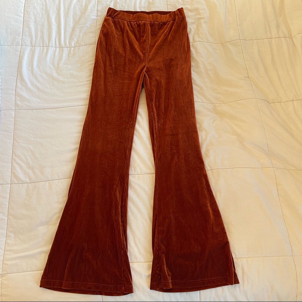 RIBBED VELVET HIGH-WASTED FLARE PANTS